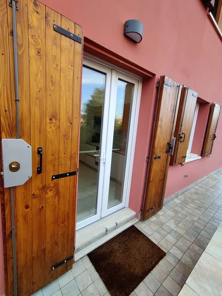 Esterno - Ingresso principale